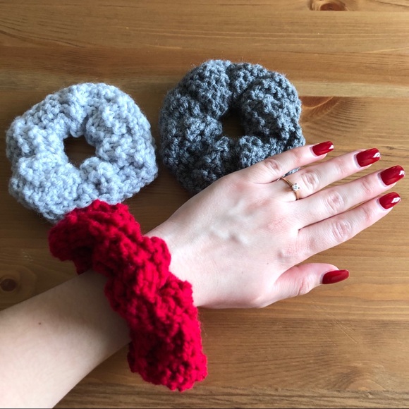 Knitted scrunchies - Picture 1 of 3